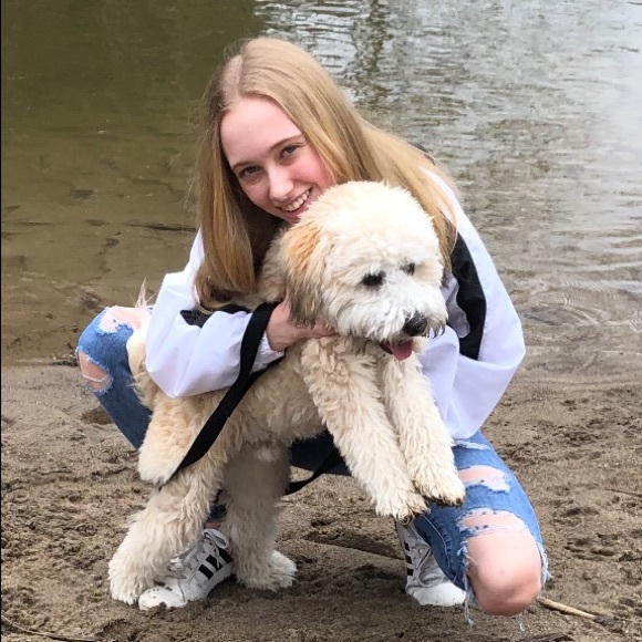 Meet your Posher, Claudia - Picture 1 of 1